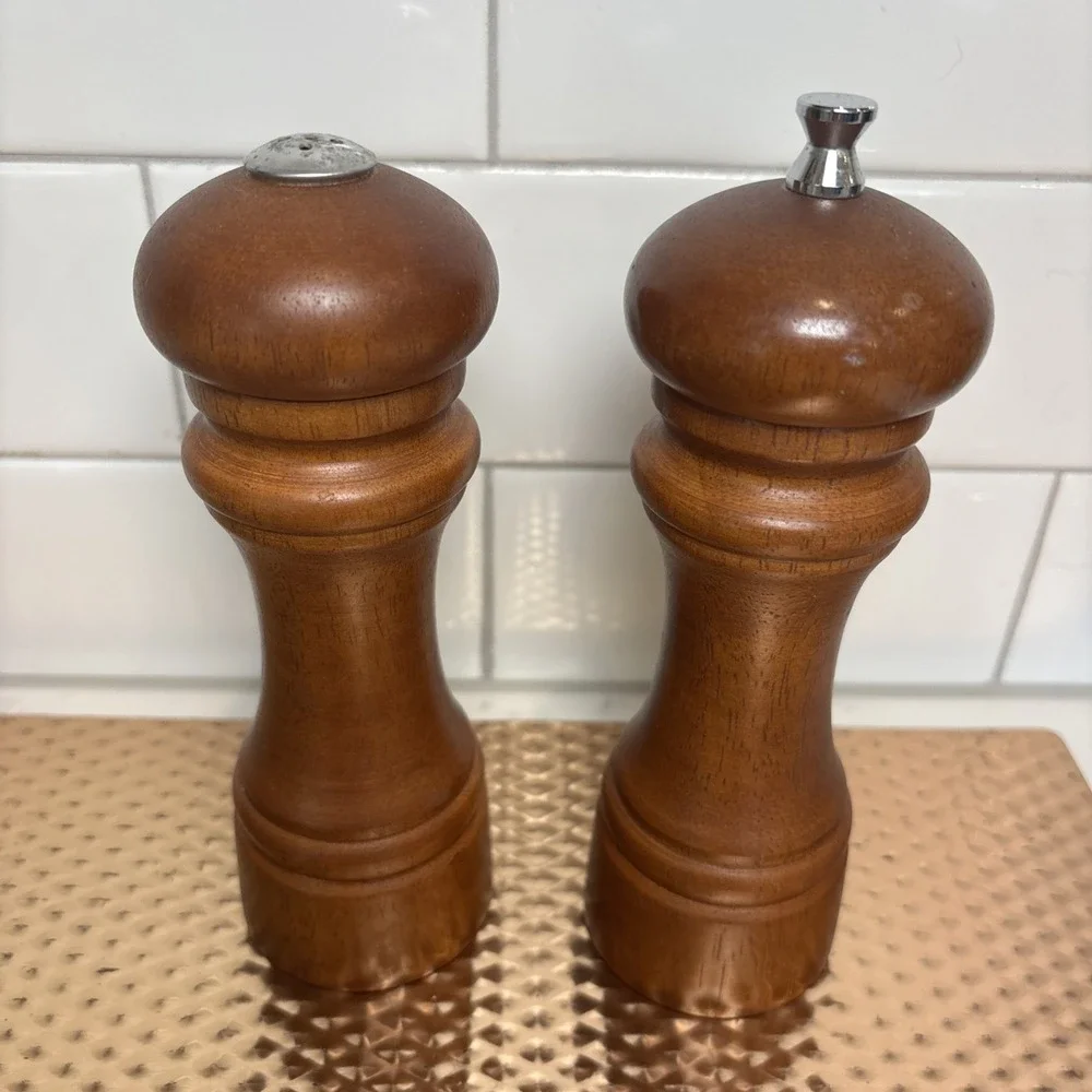 Vintage Mr. Dudley Wooden Salt Shaker & Pepper‎ Mill Grinder Set Med. Brown Wood
